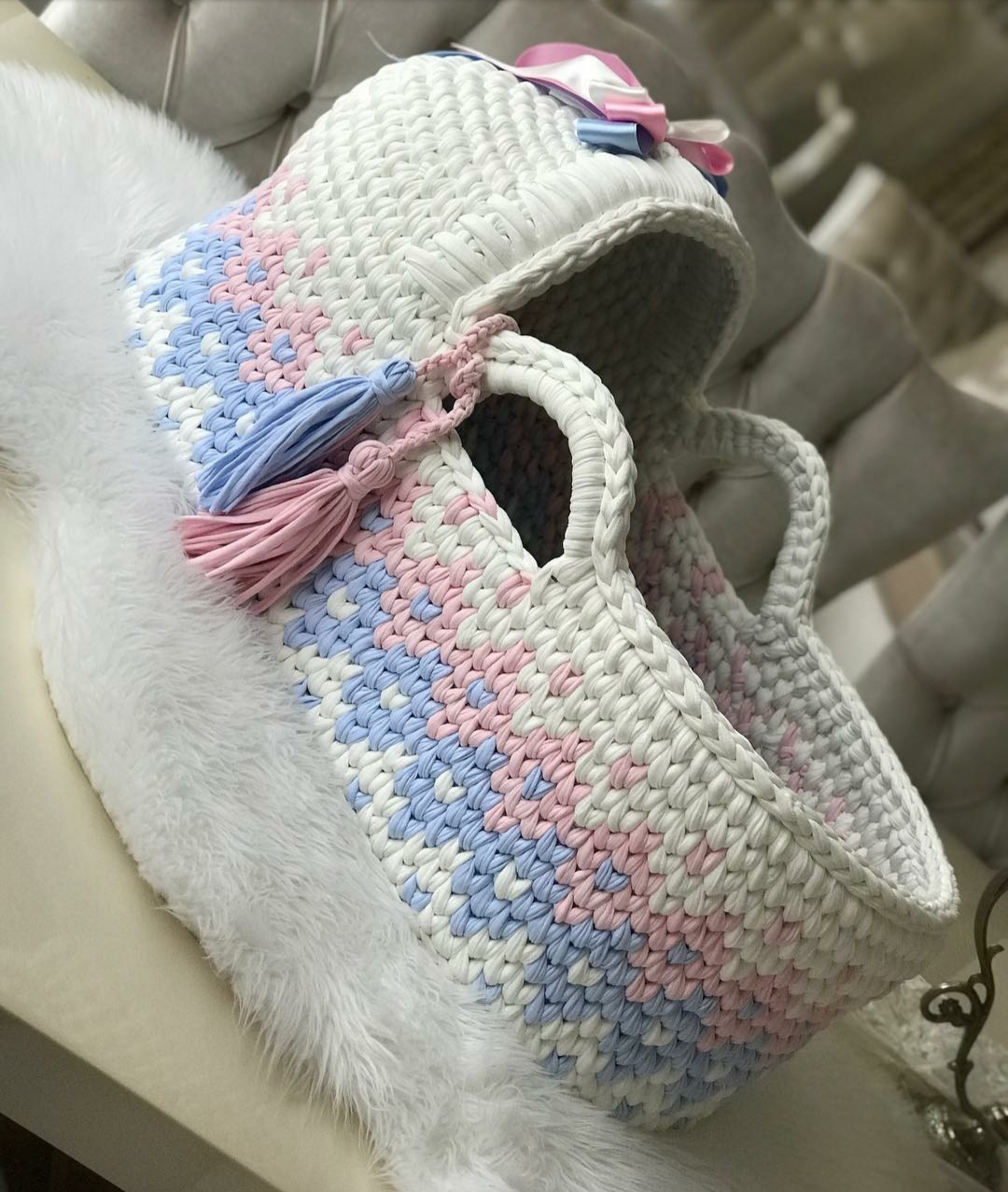 Baby moses basket bassinet Open Blue White Pink
