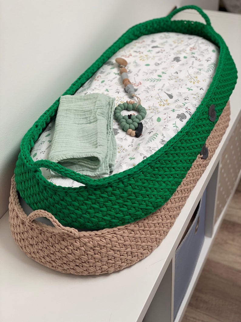 Green change basket with pad, Green